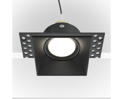 Точечный светильник Dot DL042-01-SQ-B Maytoni Точечный светильник Dot DL042-01-SQ-B Maytoni