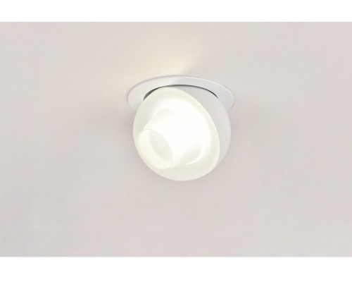 Точечный светильник Mantova OML-103009-08 Omnilux Точечный светильник Mantova OML-103009-08 Omnilux