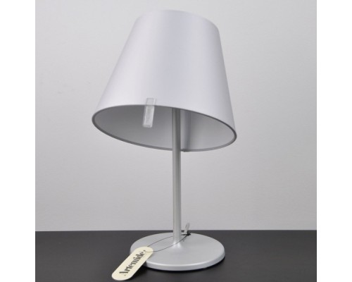 Интерьерная настольная лампа Melampo 0710010A Artemide