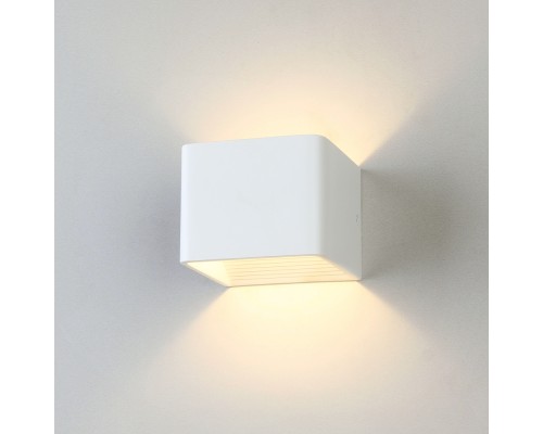 Настенный светильник Corudo MRL LED 1060 белый Elektrostandard