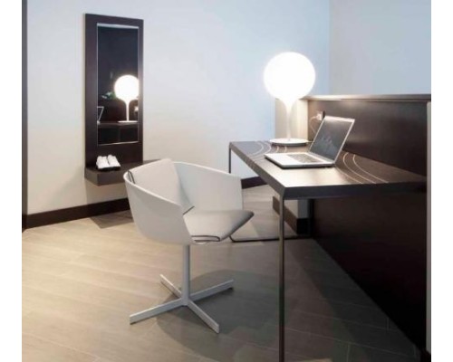 Интерьерная настольная лампа Castore 1049010A Artemide